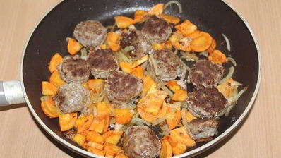 жаркое с фрикадельками и макаронами