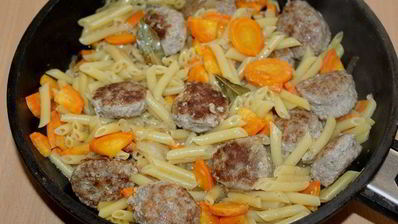 жаркое с фрикадельками и макаронами