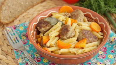 жаркое с фрикадельками и макаронами