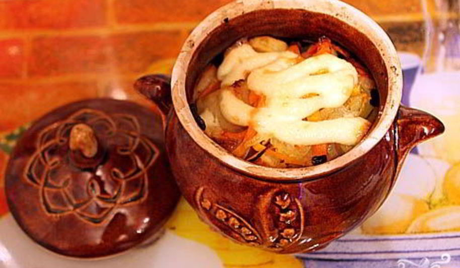 Рецепт жаркого с грибами в горшочках