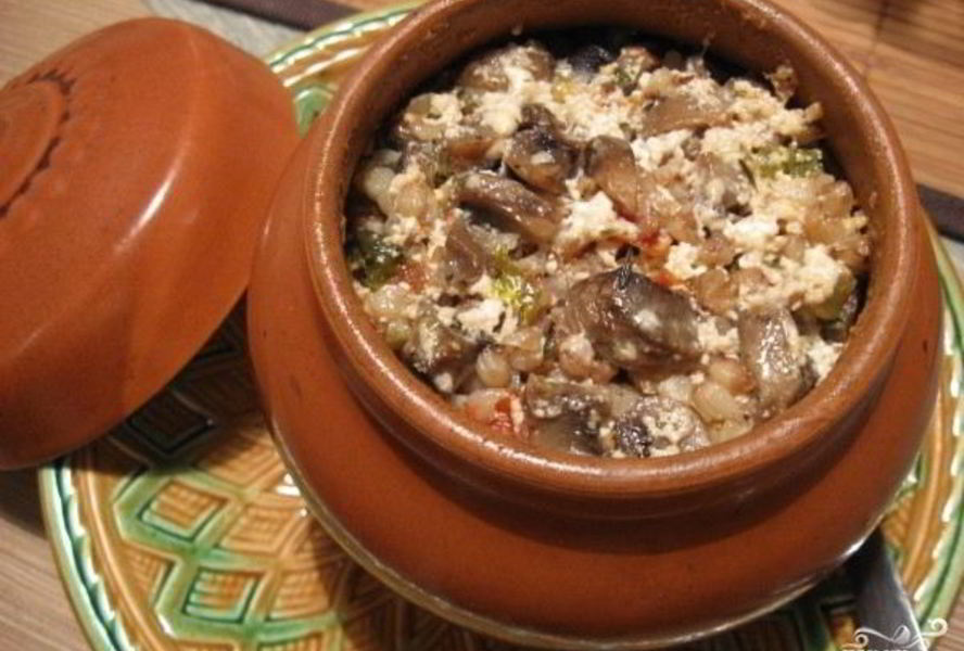 Жаркое в горшочках со свининой