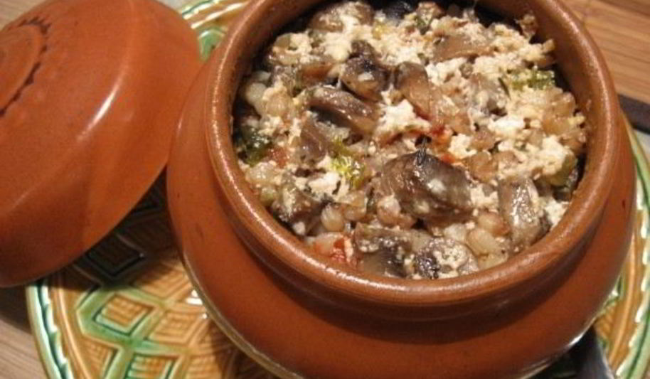 Рецепт жаркого в горшочках со свининой