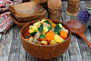 Жаркое в мультиварке из свинины с картошкой