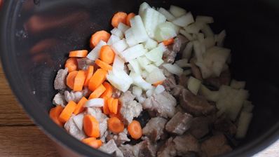 жаркое в мультиварке из свинины с картошкой