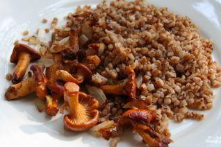 Гречка с лисичками