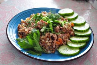 Гречка с тушенкой ветчиной в мультиварке