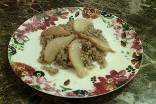 Гречневая каша с карамелизированными грушами