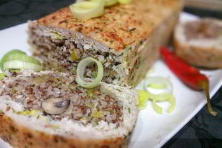 Гречневая каша с шампиньонами в мясном хлебце