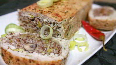 гречневая каша с шампиньонами в мясном хлебце