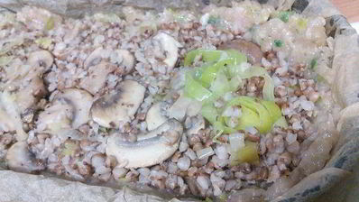 гречневая каша с шампиньонами в мясном хлебце