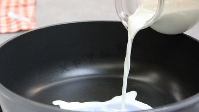 гурьевская каша с арахисом, бананами, киви и сухофруктами