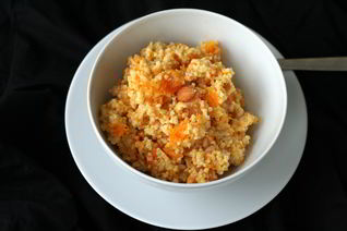 Каша пшенная с курагой и тыквой