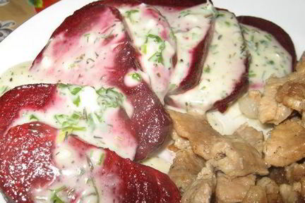 Горячая свекла с пряным соусом