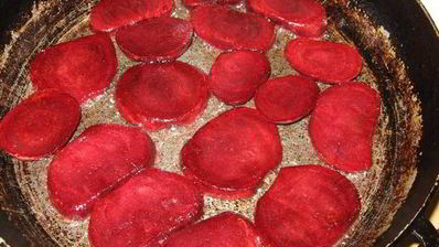 горячая свекла с пряным соусом