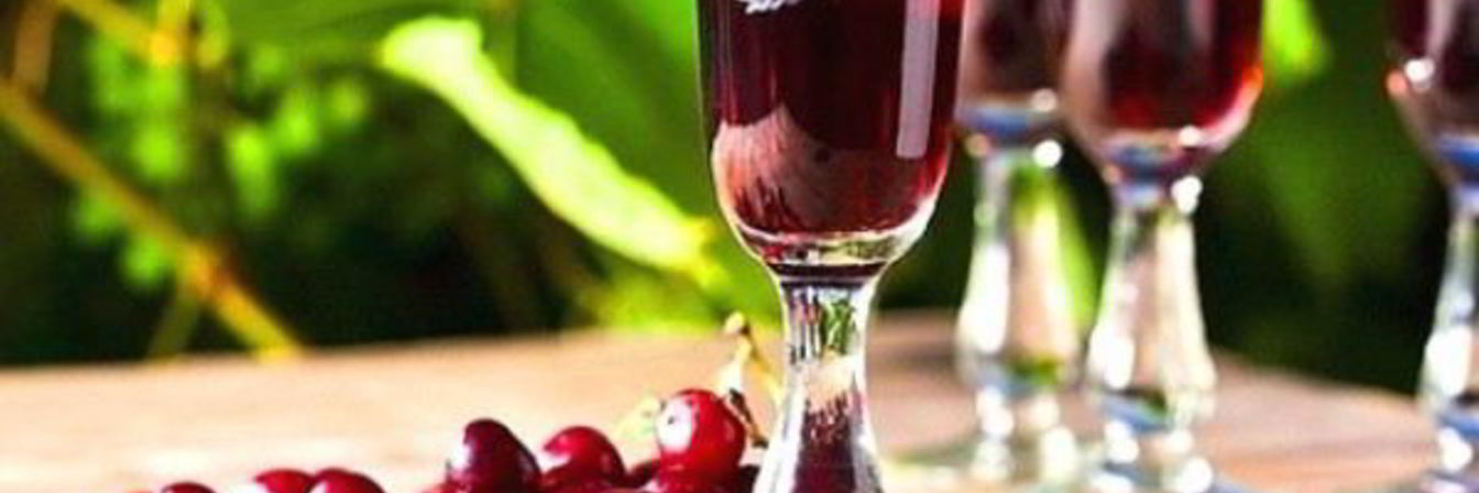 Домашнее вино из вишни с косточками