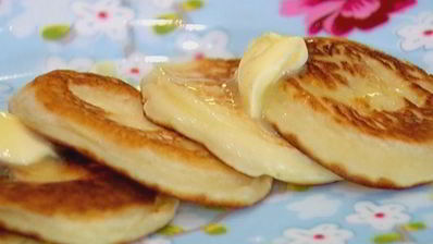 кефирные оладушки с кленовым сиропом