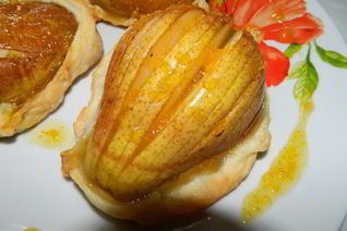 Корзинки с грушами и апельсиновым сиропом