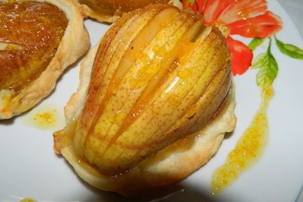 Корзинки с грушами и апельсиновым сиропом