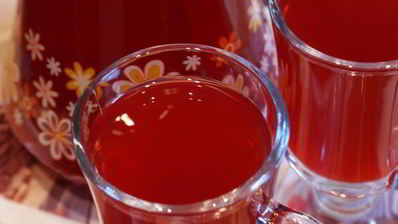 малиновый напиток с лимоном и базиликом