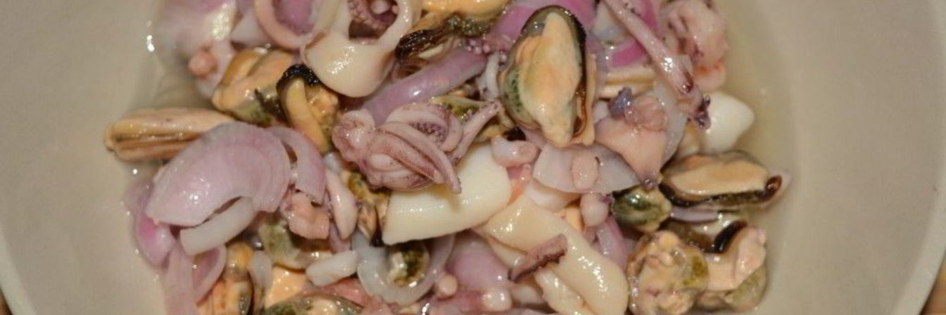 Маринованный коктейль из морепродуктов