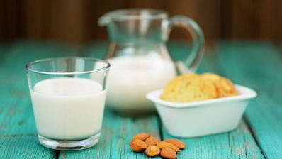 миндальное молоко