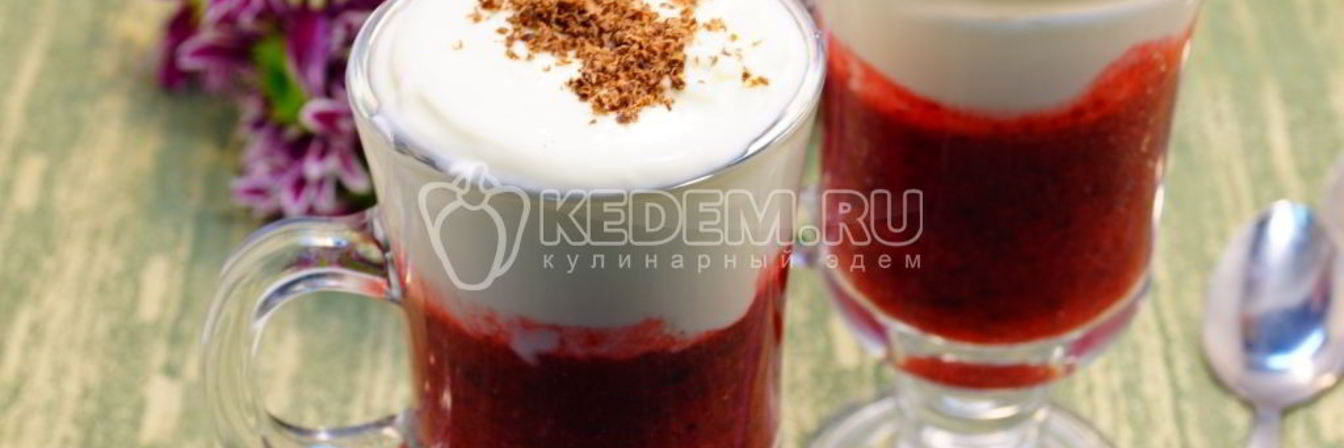 Брусничный смузи со сливками