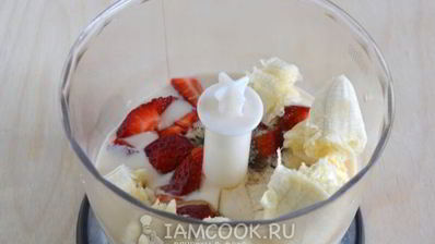 клубнично-банановый смузи с ряженкой