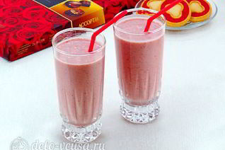 Клубнично-банановый смузи
