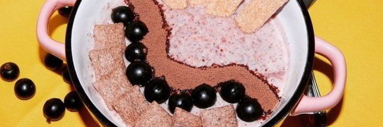 Малиновый смузи-боул