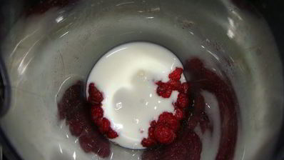 малиновый смузи-боул