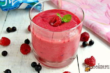 Малиновый смузи с мороженым