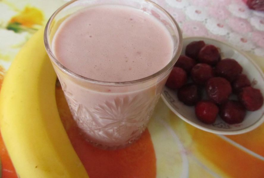 Смузи бананово-вишневый