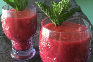 Смузи из ананаса с малиной