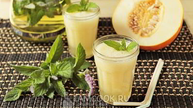 смузи из дыни с мятным чаем