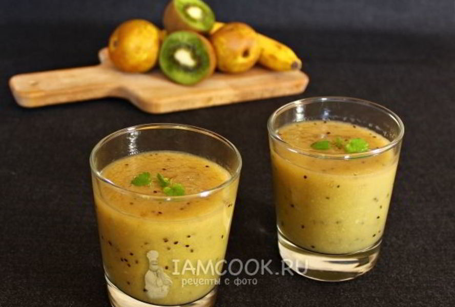 Смузи с бананом, киви и грушей