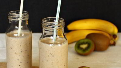 смузи с киви, бананом и молоком