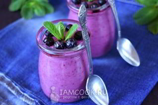 Творожный смузи с черникой и простоквашей