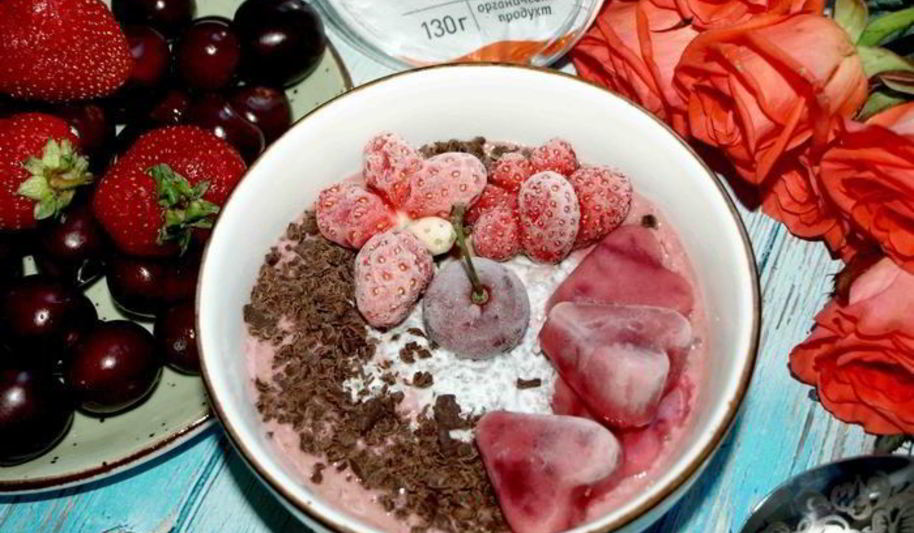 Рецепт вишневого смузи-боул с чиа