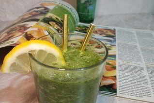 Зеленый утренний смузи с капустой кейл