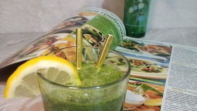 зеленый утренний смузи с капустой кейл