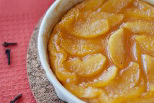 Тарт татен с грейпфрутовым сиропом и гвоздикой