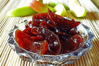 Яблочные дольки в грушевом сиропе