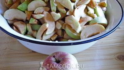 яблочные дольки в грушевом сиропе