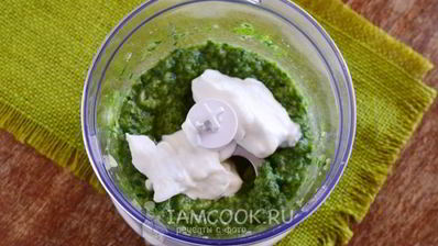 зеленый коктейль на греческом йогурте
