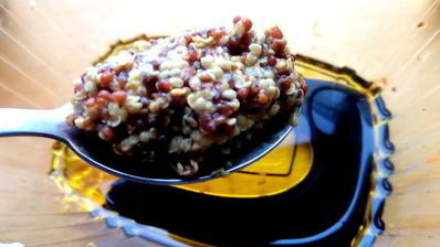 чечевичный салат с овощами и маслинами