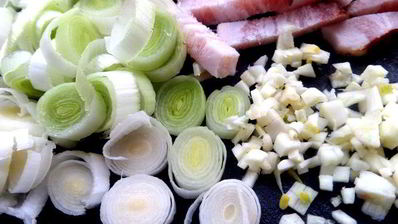 чечевичный салат с овощами и маслинами