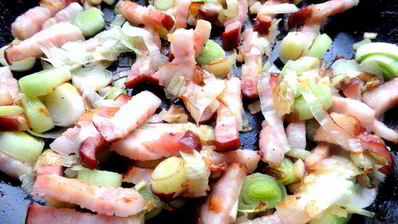 чечевичный салат с овощами и маслинами