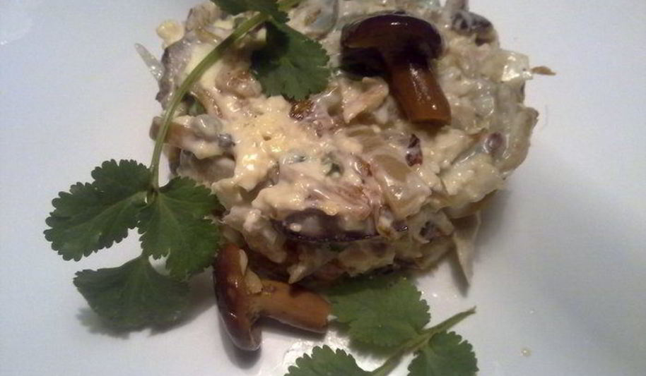 Рецепт грузинского салата с солеными грибами