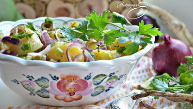 картофельный салат c пикантной заправкой