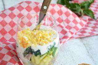 Картофельный салат с крапивой